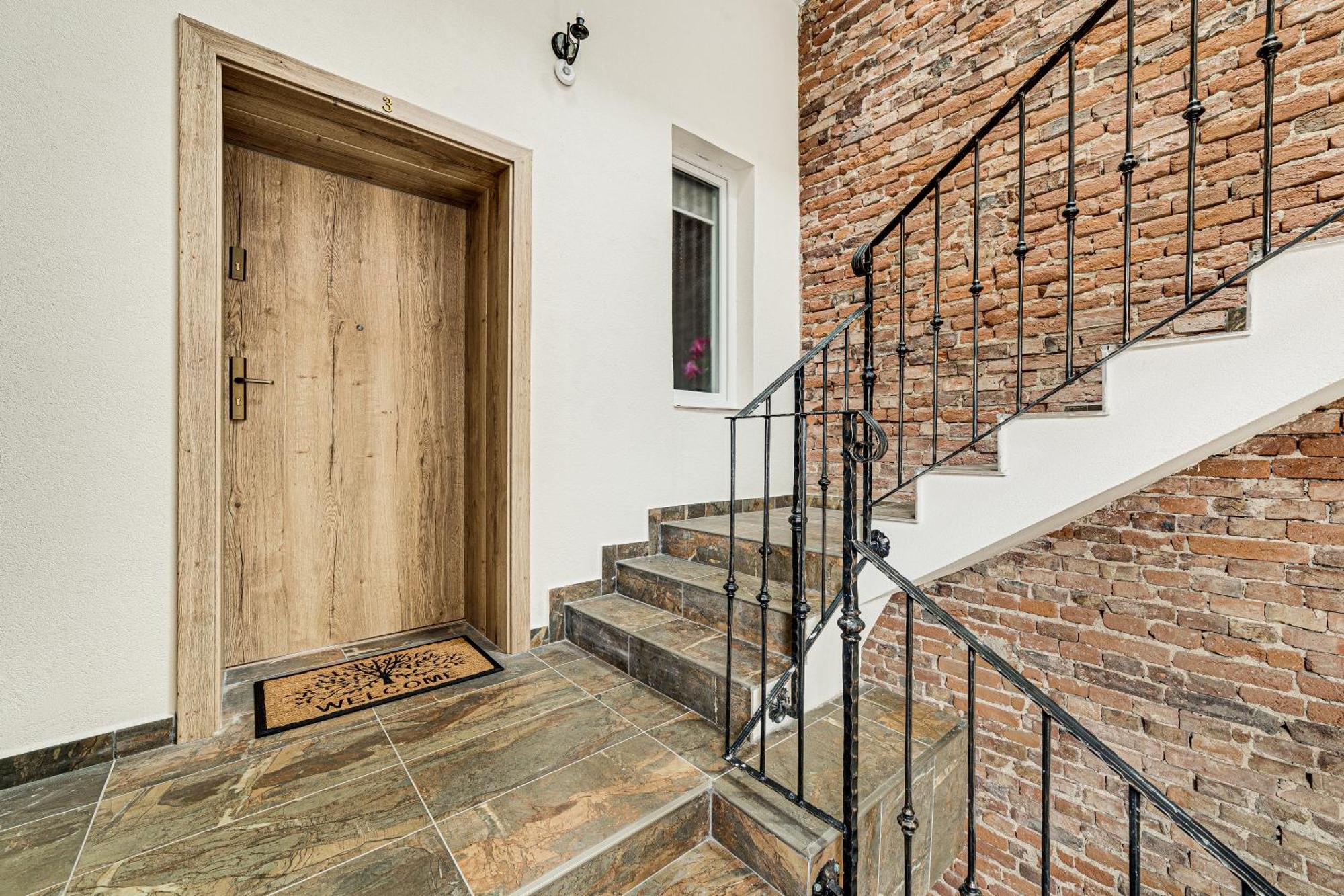Ari Central Grand Apartments - Luxurious Stay Arad Dış mekan fotoğraf